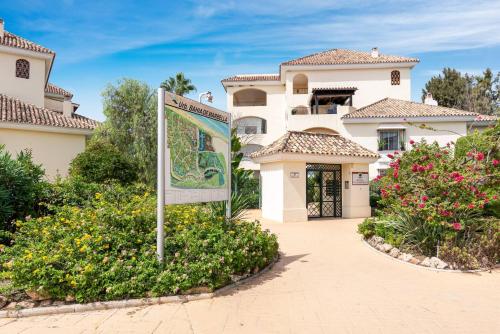 Awesome 3 Br Apart. w/ 4 Terraces, Pool & Parking