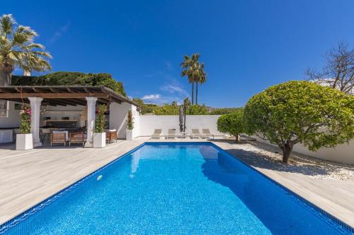 Villa Lorenza by HMR Holidays
