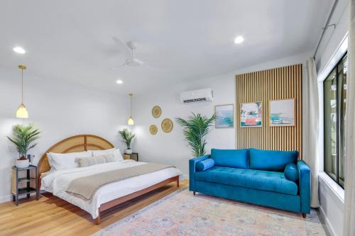 a bedroom with a bed and a blue couch at Dew Drop Inn in Wimberley