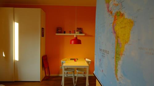 Retrowave 80's Apartment in Milan
