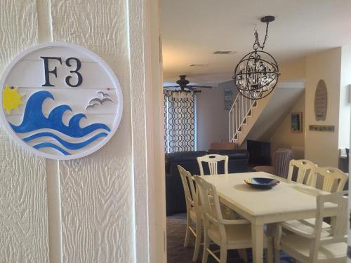 a dining room and kitchen with a table and chairs at Beautiful 3 Bedroom BEACHFRONT Condo (F3) - Sleeps 10 in Gulf Shores