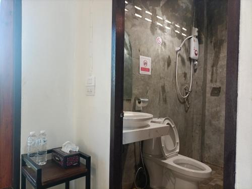 a bathroom with a toilet and a sink and a shower at LUCKY PAI Resort&Hostel in Pai