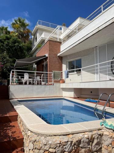 Villa with private pool, ocean & mountain views