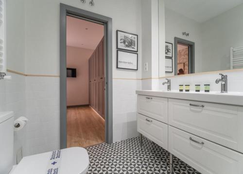 Sophisticated modern - 4Bdrs 3Baths-Salamanca