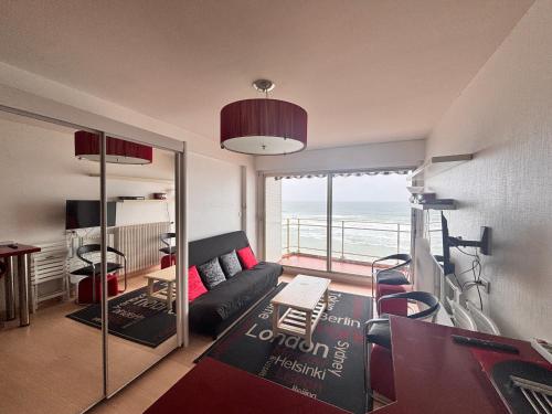 Studio face mer avec balcon, proche commerces et plage - FR-1-197-164