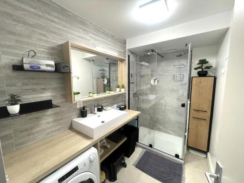 Appartement moderne face mer avec garage et WiFi gratuit