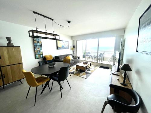 Appartement moderne face mer avec garage et WiFi gratuit