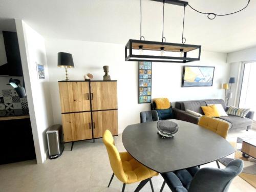 Appartement moderne face mer avec garage et WiFi gratuit