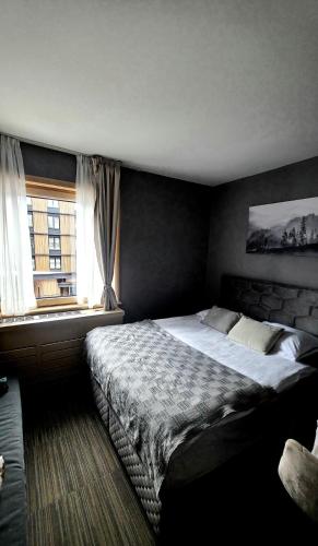 a bedroom with a large bed and a window at Mihailo Konaci hotel Andjela in Kopaonik