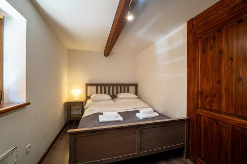 a bedroom with a bed with two towels on it at Chalupa Juraj Terchová in Terchová