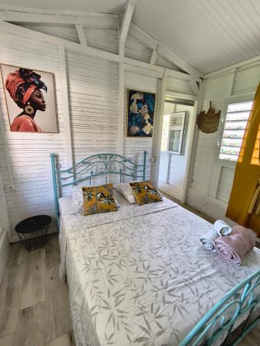 Llit o llits en una habitació de Bungalow Soleil Levant