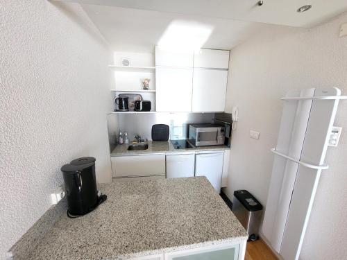 Studio avec balcon, WIFI, et parking proche plage