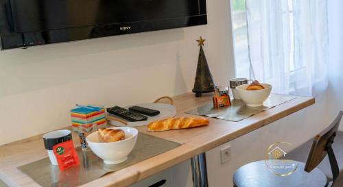 a kitchen counter with two bowls of croissants and bread at Escapade studio centre ville Rodez in Rodez
