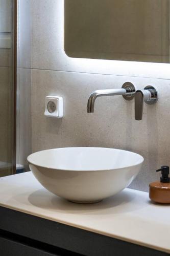 Modern Urban 2BR Petralona Metro Stay