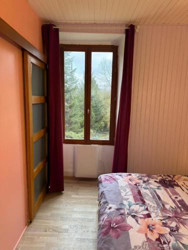 a bedroom with a bed and a window at Gite la fontaine dargent in Aisy-sur-Armançon