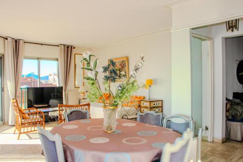 Cannes 2 chambres - Vue mer - Parking - Proche palais festival & Plages