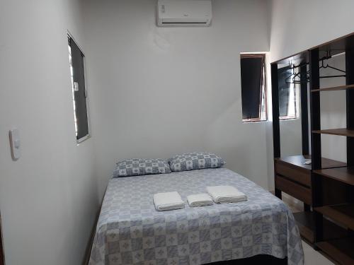a bedroom with a bed with two towels on it at Bem Estar no Bom Ap 1 in Arapiraca