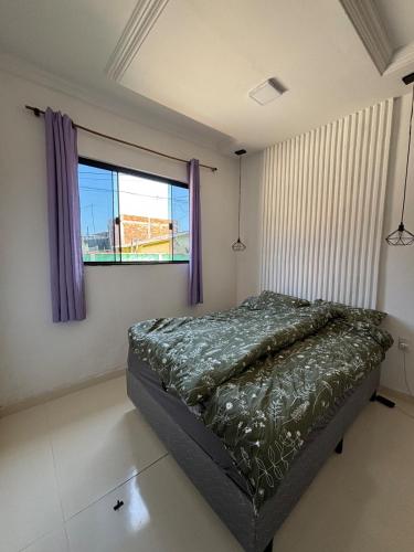 a bedroom with a bed and a window at Casa Aurora Provetá - Ilha Grande in Angra dos Reis