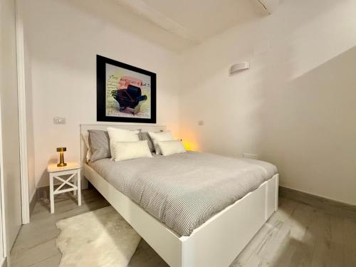 a white bed in a white room with a bed sidx sidx sidx sidx at Lake Suite in Trevignano Romano