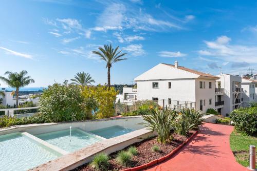Luxury 2BR Penthouse - Rooftop, Pool, Sea Views