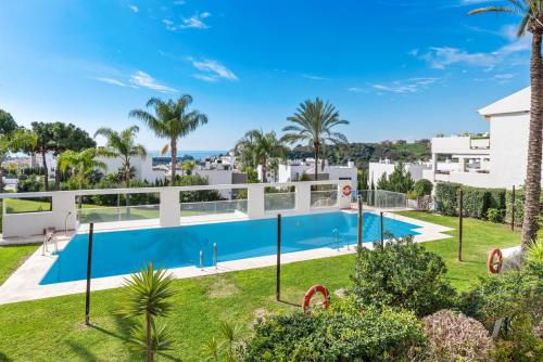 Luxury 2BR Penthouse - Rooftop, Pool, Sea Views
