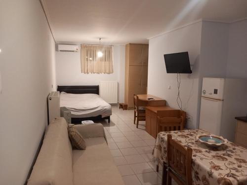 Llit o llits en una habitació de Panos Studio