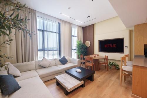 Stunning Top Floor 2BR Apartment in Alef Al Mamsha CB4-1-RA1-2br