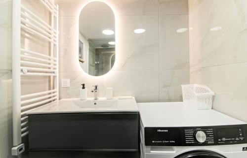 Micha's 2BR Apartment in Koukaki - Central Athens