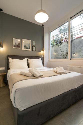 Elegant City Apartment at Alexandras Ave