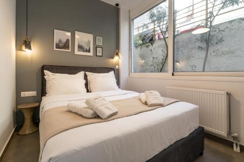 Elegant City Apartment at Alexandras Ave