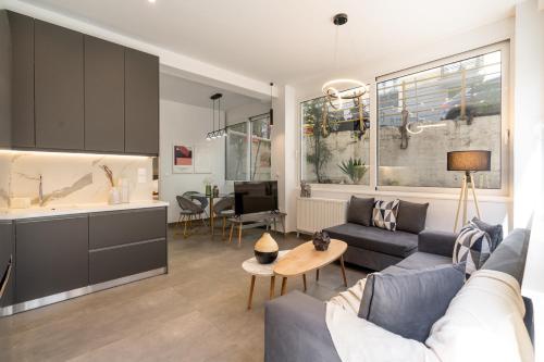 Elegant City Apartment at Alexandras Ave