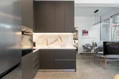 Elegant City Apartment at Alexandras Ave