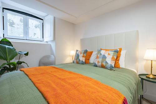 Modern Central Haven 4 BR Sleeps 10 wAC