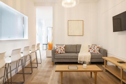 Modern Central Haven 4 BR Sleeps 10 wAC