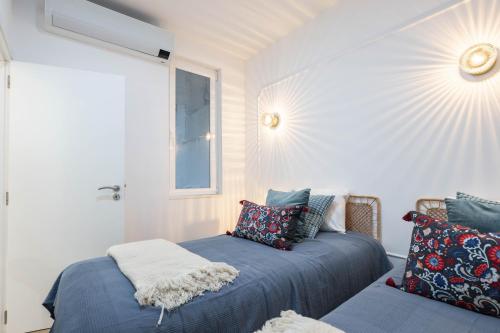 Modern Central Haven 4 BR Sleeps 10 wAC
