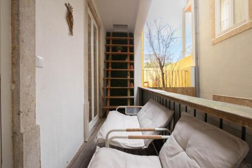Modern Central Haven 4 BR Sleeps 10 wAC