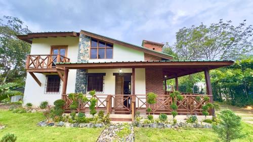 Villa Frente Al Rio Villa by the River