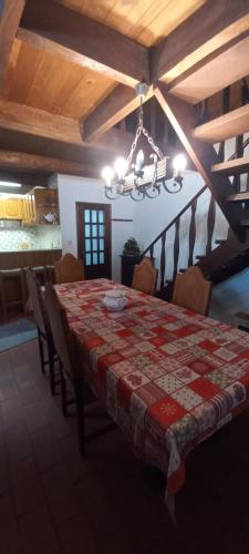 a dining room with a table and a chandelier at Casa do Fundão in Paredes