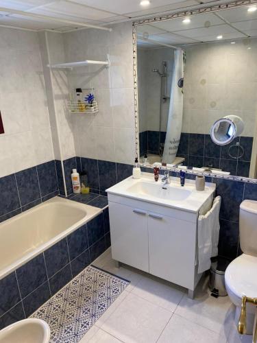 a bathroom with a sink and a tub and a toilet at EL DESCANSO in Calpe