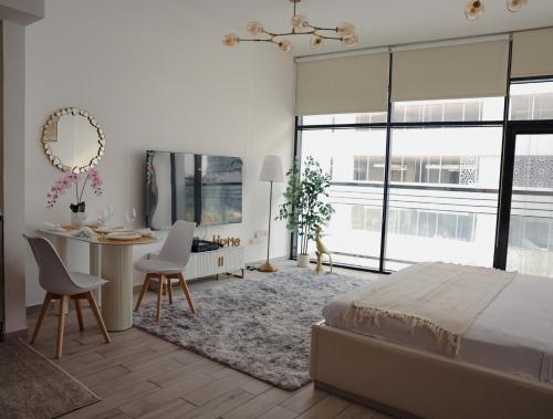 Bright Studio with Rooftop Pool & Gym in JVC