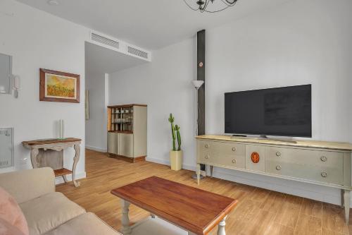 Charming Frontaura Patio by ELE Apartments