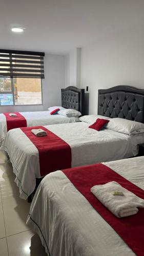 Llit o llits en una habitació de Hotel Cacique