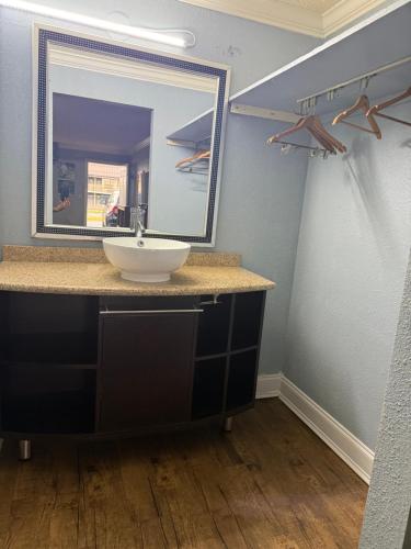 a bathroom with a sink and a mirror at Soho inn & suites in Perry