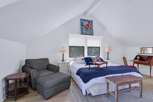 a bedroom with a bed and a chair at Lomax Lookout in Wimberley