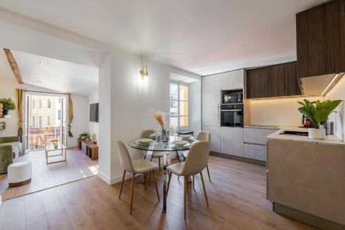 Bright 3 rooms apartment close to Place Massena