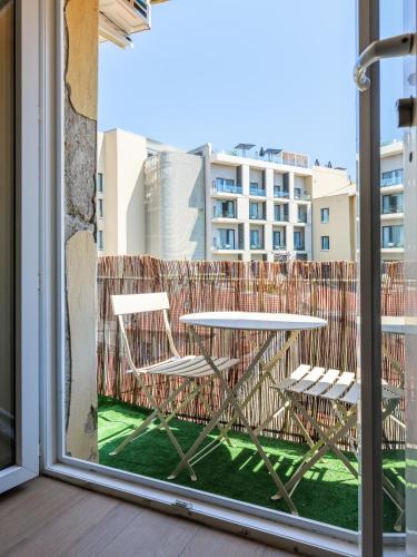 Bright 3 rooms apartment close to Place Massena