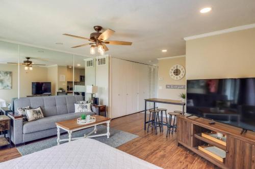 Gallery image of Lakeside Villa - Quite Location, walk to the Country Club in Diamondhead