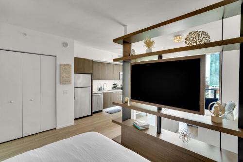 Azure Miami - Studio Apartment with Stunning City & Bay Views! photo 7