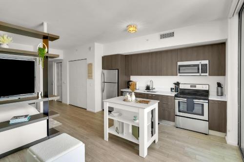 Azure Miami - Studio Apartment with Stunning City & Bay Views! photo 12