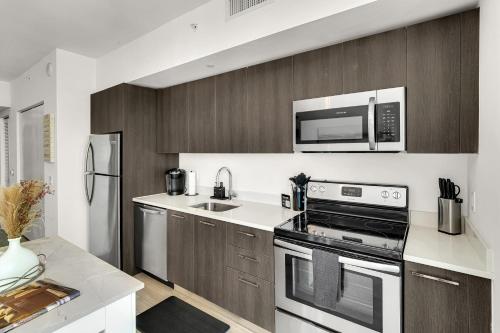 Azure Miami - Studio Apartment with Stunning City & Bay Views! photo 11
